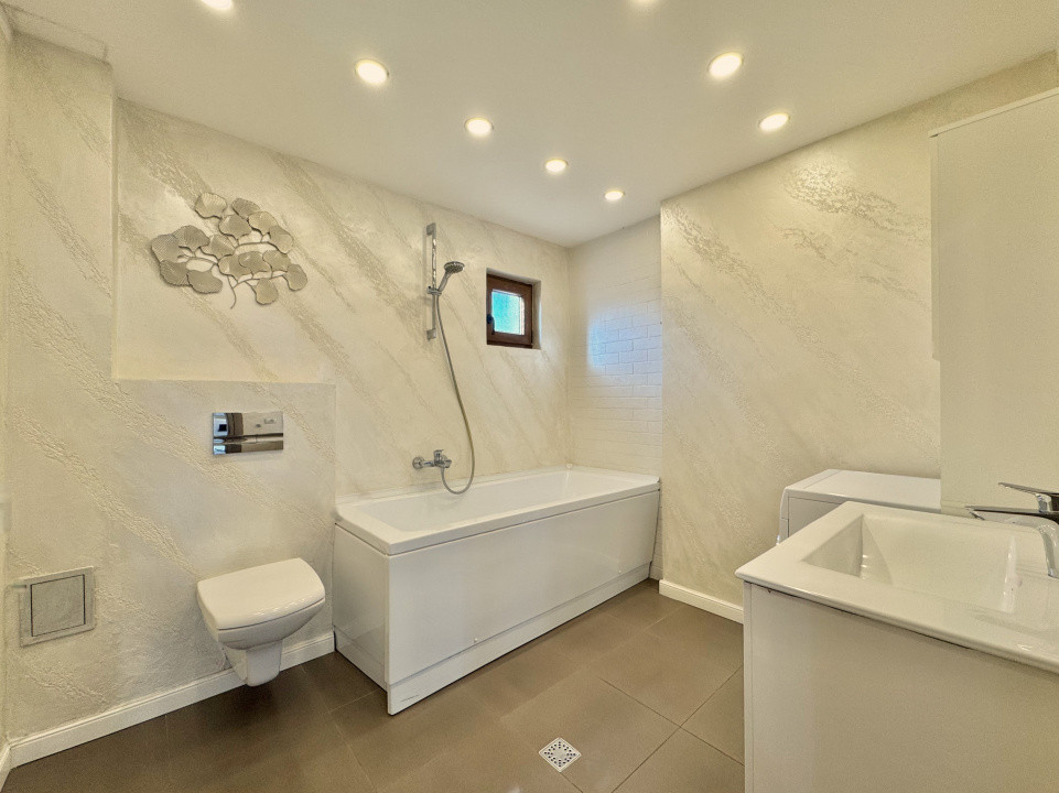 Apartament 3 camere \ parcare si curte privata \ Sibiu 