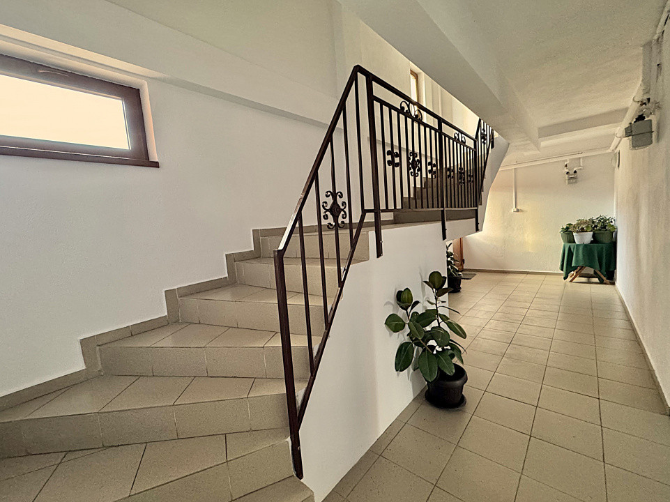 Apartament 3 camere \ parcare si curte privata \ Sibiu 