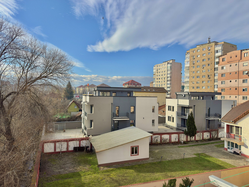 Apartament 3 camere \ parcare si curte privata \ Sibiu 