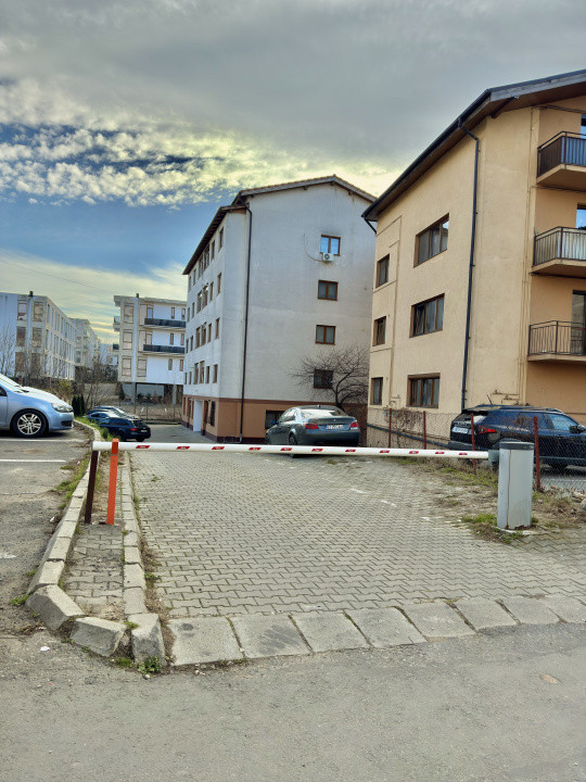 Apartament 3 camere \ parcare si curte privata \ Sibiu 