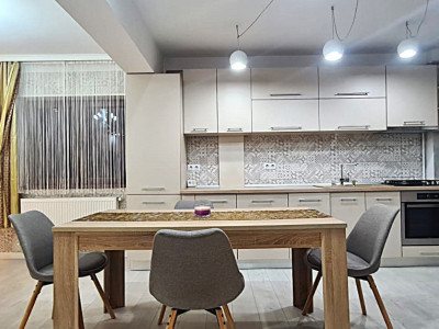 Apartament 3 camere \ parcare + curte privata \ Sibiu 