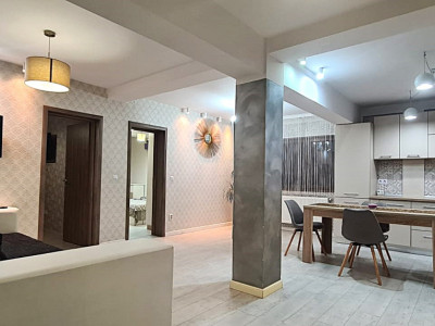 Apartament 3 camere \ parcare si curte privata \ Sibiu 