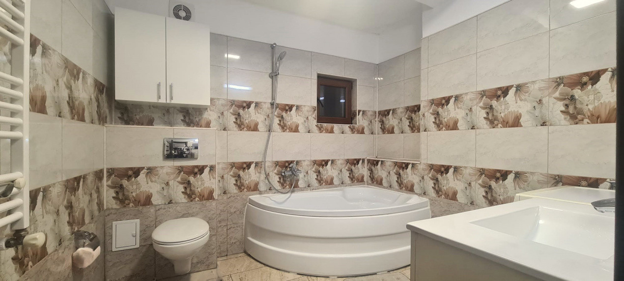 Apartament 3 camere \ parcare si curte privata \ Sibiu 