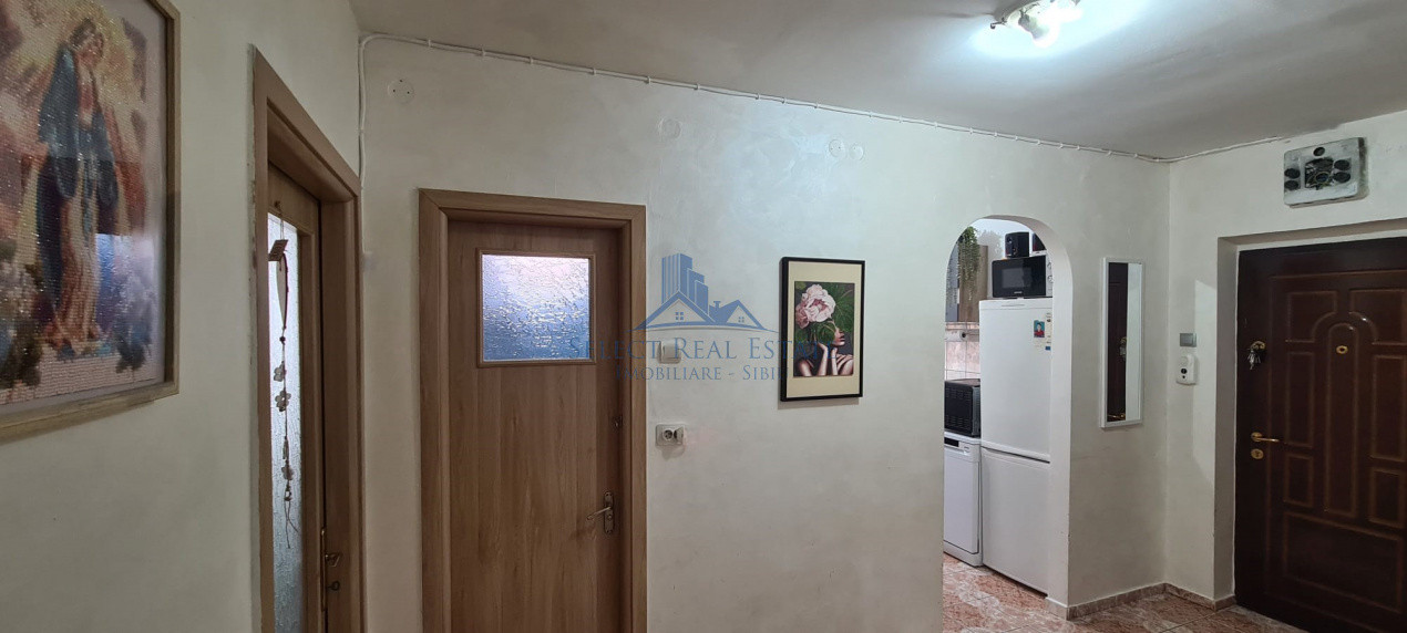 Apartament 2 camere decomandat \ Sibiu - Cedonia