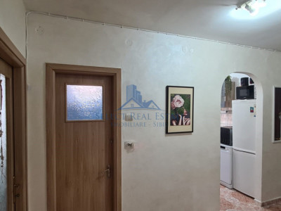 Apartament 2 camere decomandat \ Sibiu - Cedonia