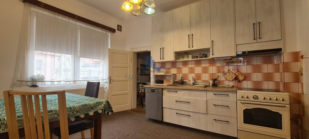 Apartament la casa + curte \ inchiriere \ Sibiu